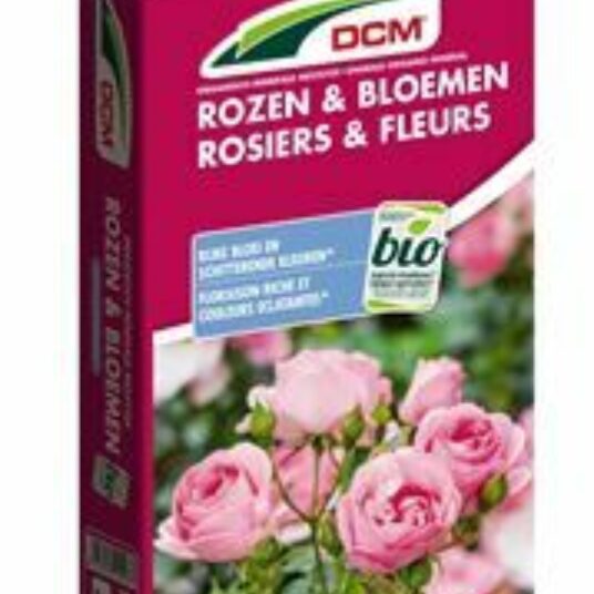 ORGANISCHE MESTSTOF VOOR ROZEN & BLOEMEN